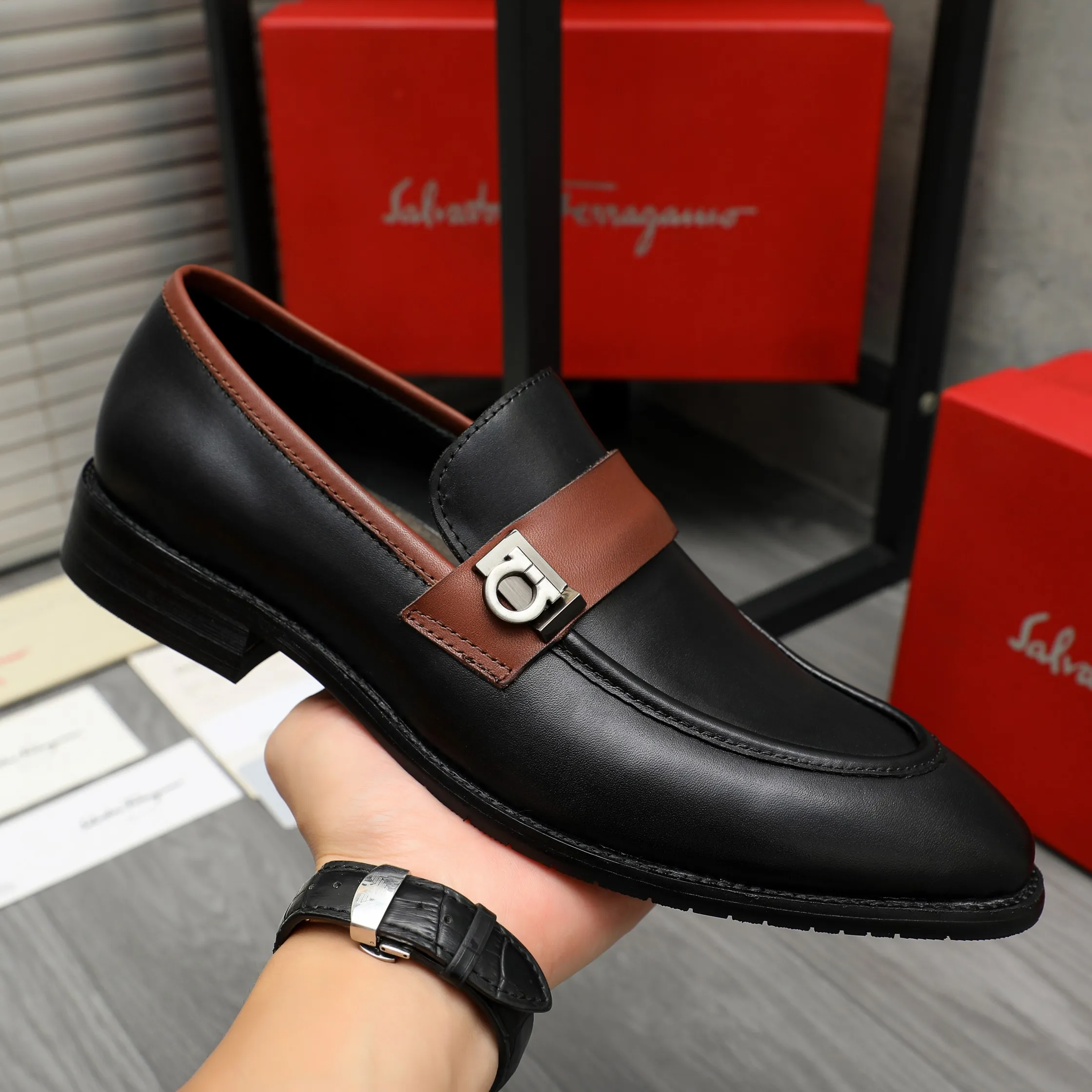 Men's men's shoes💰460 Product trademark: Ferragamo "Ferragamo" business slip-on leather shoes Regular size: 39-44 Product materials: Selected high-quality cowhide upper, cowhide lining, original outsole